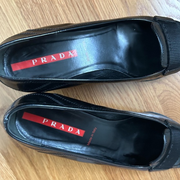 Prada Vintage  Women's Black Patent leather Pump Kitten Heels Size 37 - Picture 5 of 10